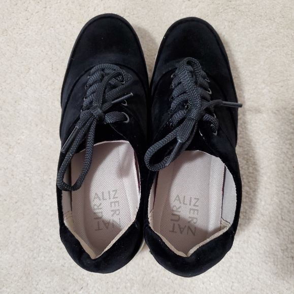 Naturalizer Jimi black velvet lace up sneakers shoes 6 padded white rubber sole - Picture 8 of 14